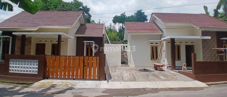 Istimewa!!!!rumah Cantik Minimalis Dengan Nuansa Asri Dan Sejuk Di Barat Cebongan Margomulyo Sayegan Sleman 1