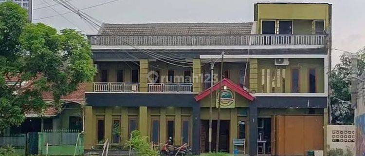 Rumah Bagus 3 Lantai Siap Pakai Di Solo Baru 1