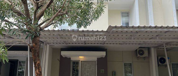 Dijual Rumah Paramount Land "carillo Residence Malibu Village"  Shm   Rumah 2 Lantai Tapi Sudah Full Renovasi Jadi 2 1/2 Lt Semi Furnish KT 3 KM 3 Carport utk 2 mobil Harga : 2,5m / Nego  1
