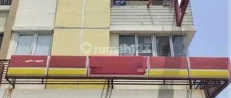 FOR QUICK SALE: PALEM TERRACE SHOPHOUSE, TAMAN SURYA 5, WEST JAKARTA  
* Land Area: 80 (5×16)  
* Building Area: 380  
* 3½ Floors  
* 3 Bedrooms  
* PLN: 10,000 VA  
* PAM  
* SHGB  
* Facing: Southwest - Northeast  
* Unfurnished  
Price: Rp 3.9B negotiable 1