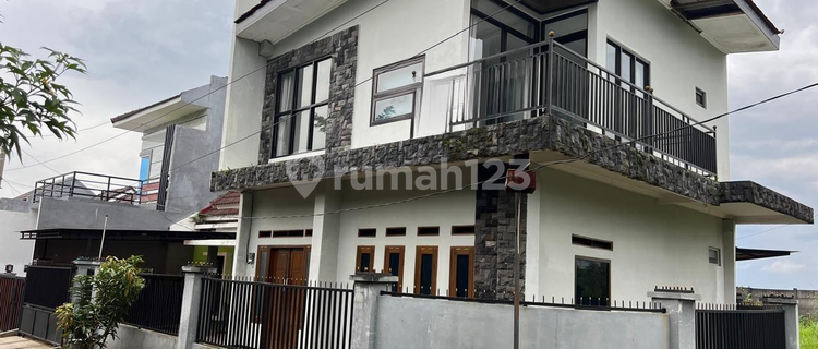 Rumah Hook 2 Lantai View Kebun Jeruk di Villa Bukit Tidar Kota Malang 1