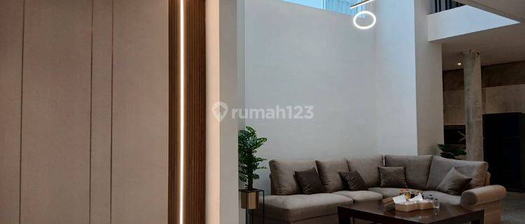 Rumah Mewah 2 Lantai di Cluster Victoria Alam Sutera Dijual Cepat 1