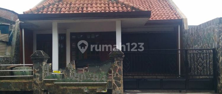 Rumah Dua Lantai Diperumahaan Jalan Lebar  1