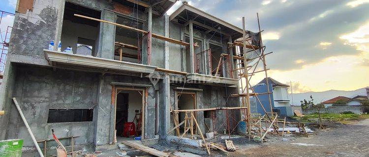 Rumah 3 Lantai View Pegunungan Indah Private Pool 2 Menit Alun Alun Batu 1