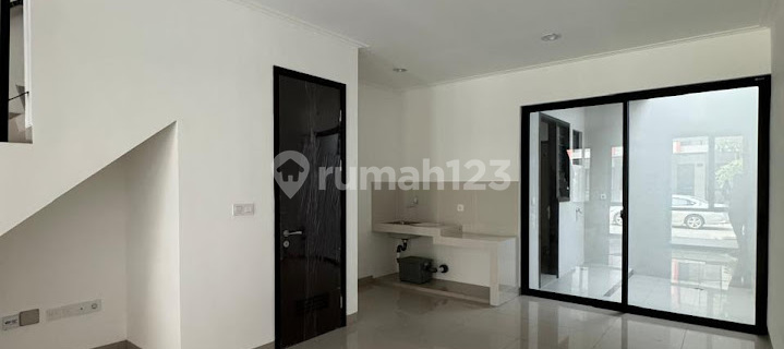 Disewakan Rumah 4.5X12.5 Pik 2 Milenial 2 Lantai Unfurnished Kosongan 1