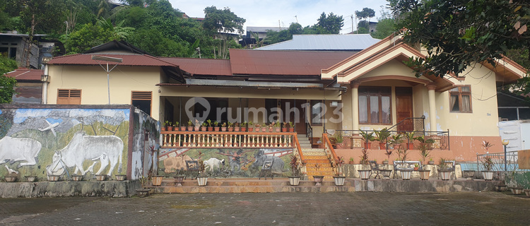 Single-Story Residential House 1