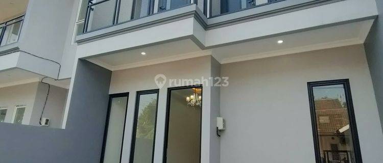 Dijual Rumah Brand New di Kencana Loka BSD City 1