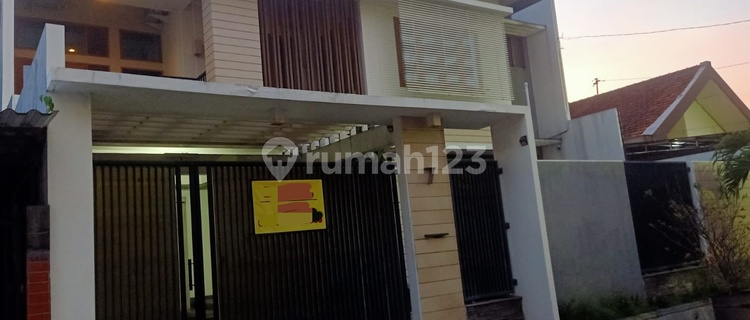 Rumah Mewah 2 Lantai Lokasi Strategis 1