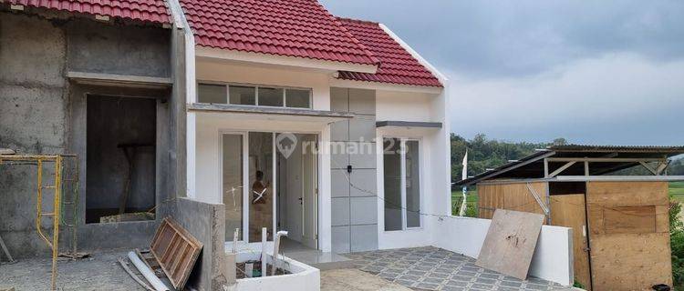 Rumah Cantik Modern Teknologi Dan Minimalis View Kota Seyegan, Sleman 1