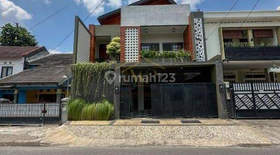 Rumah Mewah + Rooftop Cantik Dekat Stadion Maguwoharjo 1