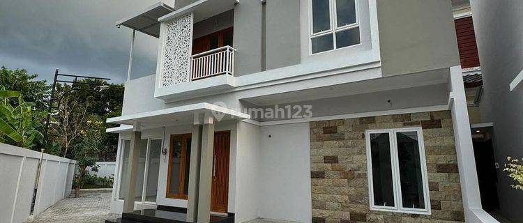 Rumah Mewah 2 Lantai Di Godean Dekat Jalan Godean Km 7, Sleman 1