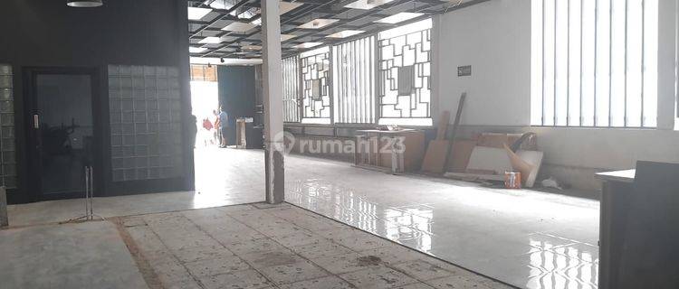 Ruang Usaha Ex Resto Lokasi Ramai Jl. Tuparev Cirebon 1