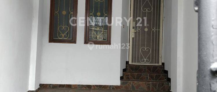 Dijual Murah Rumah 2 1/2 Lantai Di Makaliwe  1