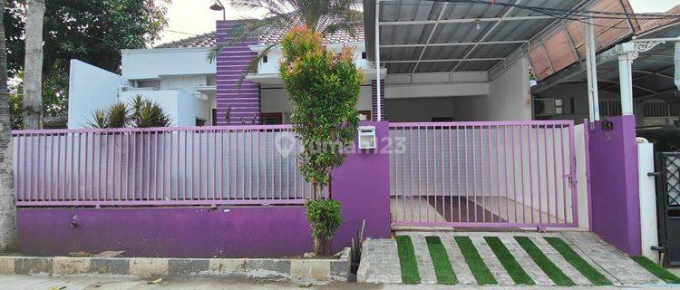 Disewakan Rumah Full-Furnished 1¹/² Lantai Di Jatimakmur 1