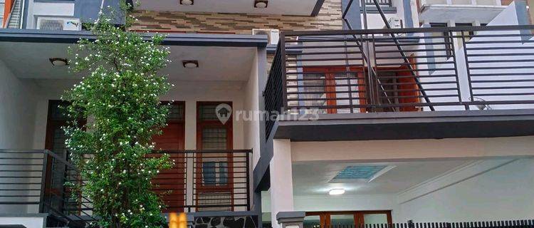 Rumah Mewah Full-furnished Bergaya Modern Di Palmerah Residence, Jakarta Barat 1