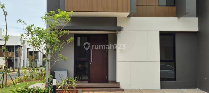 Rumah Cantik Baru, 2 Lantai Di Summarecon Crown Gading, Bekasi 1