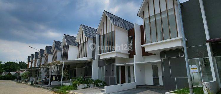 Disewa Rumah Mewah Komplek Royal Sumatra Cluster Akasha 1