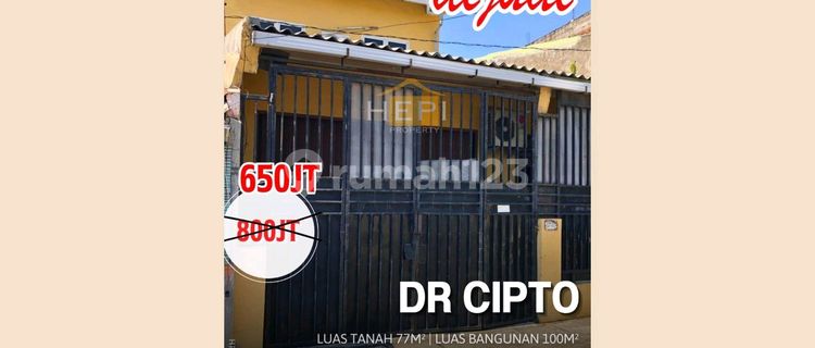 Beautiful House in Front of a Park in the Center of Semarang City. Dr. Cipto Area. 1