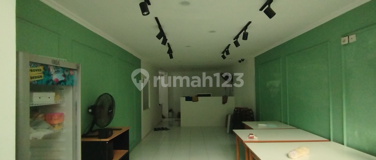 For Rent 3-Storey Shophouse on Karanggetas Street, Cirebon 1