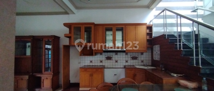 Disewakan Rumah Bagus 2 Lantai di Pusat Kota Cirebon 1