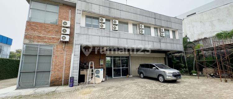 Gedung Kantor Di Jalan Boulevard Summarecon Serpong 1