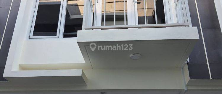 RUmah Modern 2 Lt Siap Huni di Cempaka Putih Jakarta Pusat 1