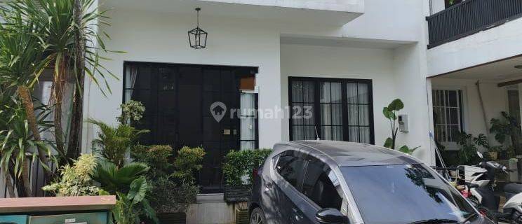 Rumah 3 Lantai Bagus Siap Huni Furnished SHM di Bsd Neo Catalonia, Tangerang 1