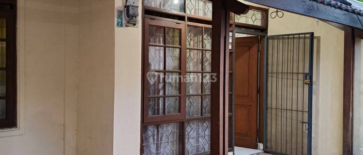 Rumah Semi Furnished di Taman Holis Indah 1, Bandung 1