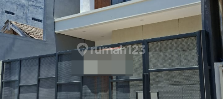 RUMAH GRESSSIAP HUNI 2 LANTAI MODEL SCANDINAVIA LOKASI STRATEGIS DAN AKSES MUDAH RUNKUT ASRI TENGAH SURABAYA 1
