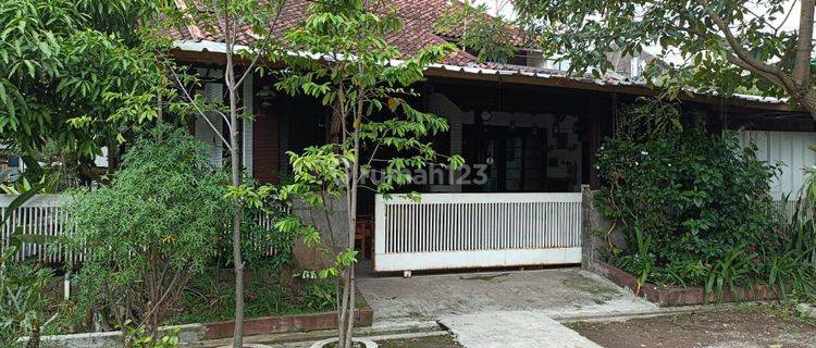 Rumah Lama Estetik Gaya Eropa Zaman Dulu 2 Lantai 1