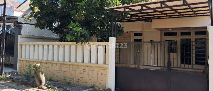 Rumah 2 Lantai Bagus Unfurnished SHM di Kriskencana, Surabaya 1