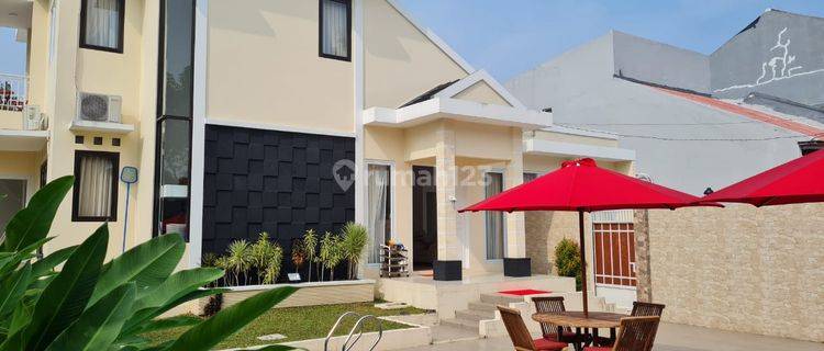 Rumah Sewa Furnished Kolam Renang View Gunung di Sentul City, Bogor 1