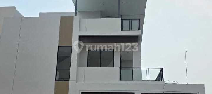3-Storey Sorrento Gading Serpong Shop House Hook 1