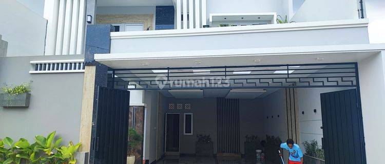 Dijual Rumah Mewah 2 Lantai Dekat Rs Dr Oen Solo 3,2m 1