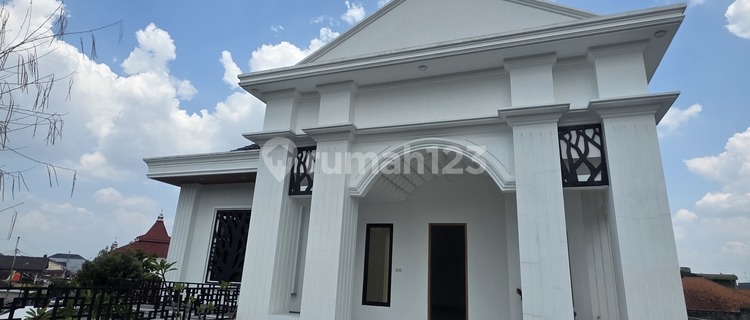 For Sale Luxury 2-Story House Near Rs Indriati Solo Baru 7.5 Billion 1