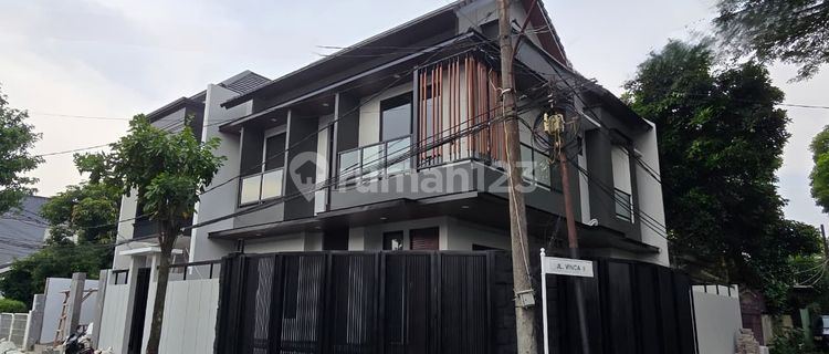 Rumah baru Hoek di BSD Griya Loka Depan Taman 1