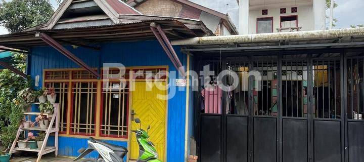 RUMAH DI BELAKANG KANTOR DPR 1