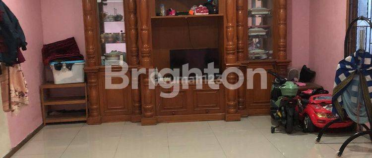 RUMAH 3 LANTAI DI TENGAH KOTA 1