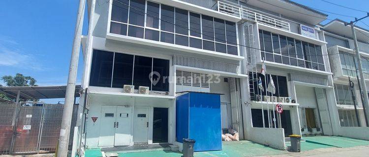 Ruko 2 lantai + gudang di kawasan tertutup 24 Jam bebas banjir 1