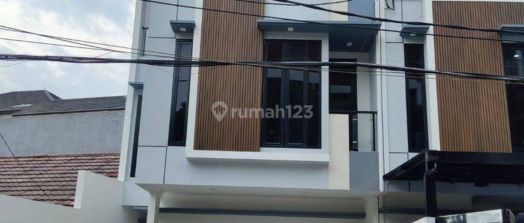 Dijual Rumah Mewah 2 Lantai Dilokasi Strategis Cempaka Putih Timur Jakarta Pusat 1