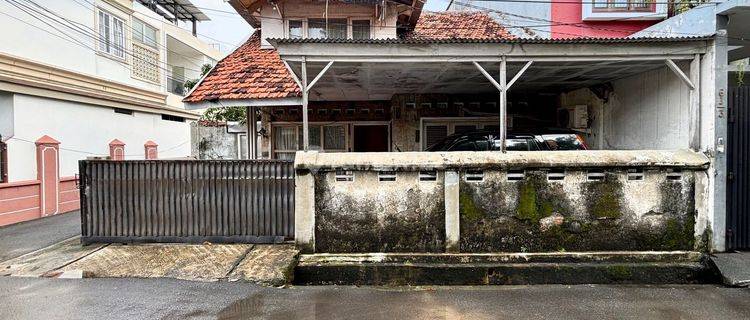 RUMAH HITUNG TANAH DEPAN TAMAN AKSES DEPAN RUMAH 2 MOBIL LOKASI NYAMAN DAN ASRI 1