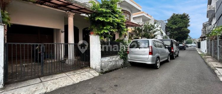 (TWO-CAR ACCESS TEBET) LAND AREA CALCULATED AT 137 M2 1