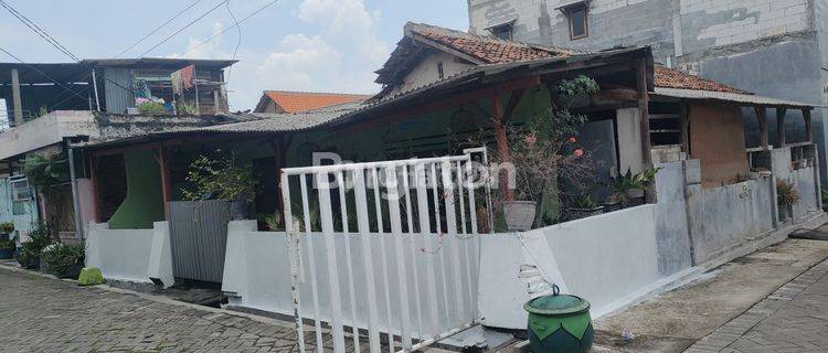 RUMAH HOOK MANUKAN  DEKAT GRAND PAKUWON SURABAYA BARAT 1