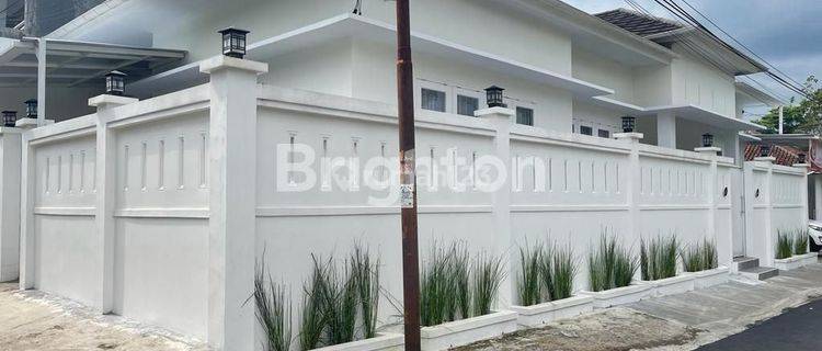 Rumah modern dan mewah, siap huni. Sangat xocok sebagai rumah tinggal dan ruang usaha 1