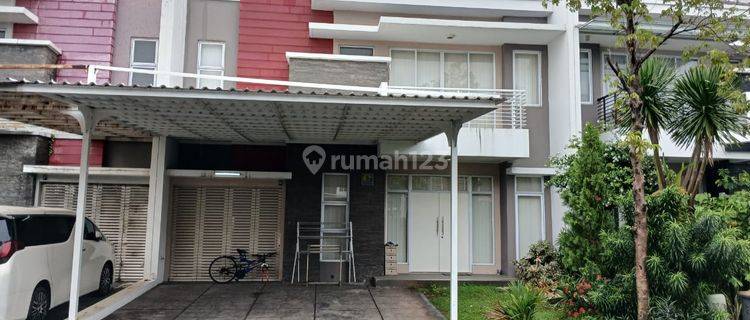 Disewakan Rumah Bagus, 2 Lantai, Taman Luas, 4 Kamar, Green Lake 1