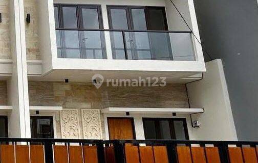 Rumah 2 Lantai Semi Furnished di BSD Kencana Loka, Tangerang 1