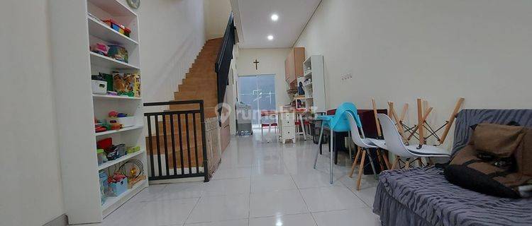 Rumah Full Furnished Siap Huni Hadap Selatan Jakarta Barat 1