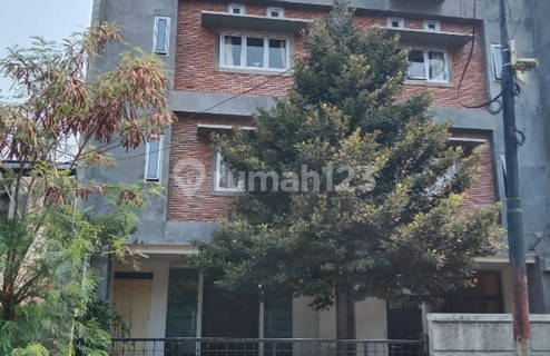 Exclusive 5-Storey Boarding House in a Highly Strategic Location at Kebayoran Lama, Jakarta 1