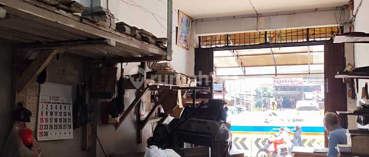 Mas Mansyur. 3½ Story Shop House. Main Road 1