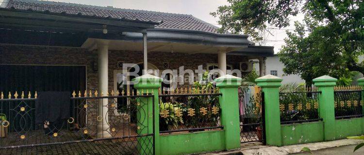 RUMAH + KONTRAKAN 5 PINTU DI 1